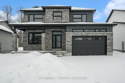 Detached in Russell