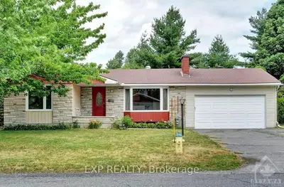 Detached in Meadowlands - Crestview and Area