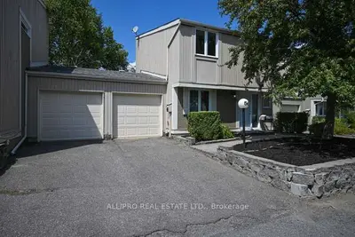 Condo Townhouse in Kanata