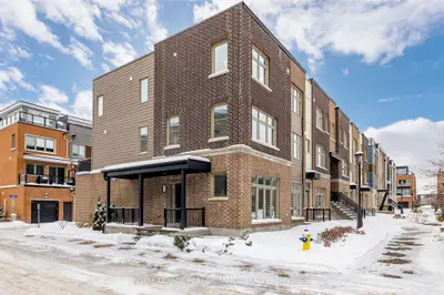 225 Makadewa Private, Manor Park - Cardinal Glen and Area, ON K1K 4Z9