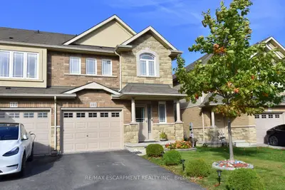 Att/Row/Townhouse in Hamilton