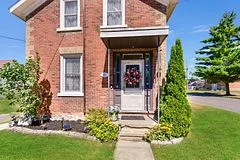 394 Park Street E, Prescott, ON K0E 1T0