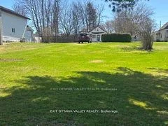 1105 Bronx Street, Pembroke, On K8a 6g8