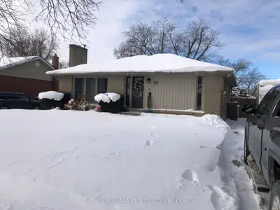29 Woodcroft Crescent Lower, Welland, ON L3C 2H6