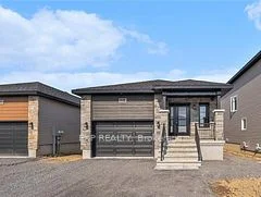 1218 MONTBLANC Crescent A, Russell, ON K0A 1W0