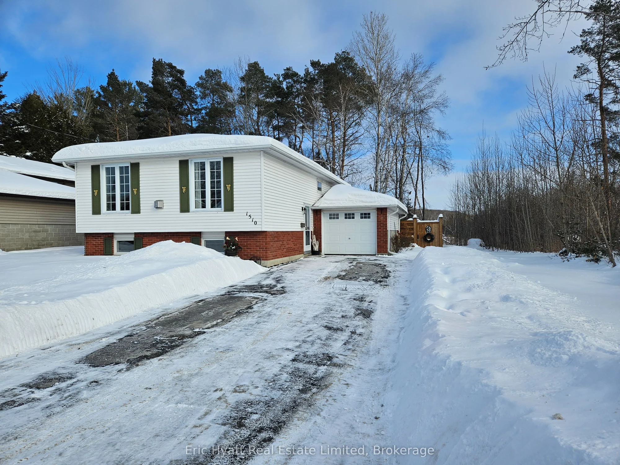 1510 CHAPAIS Drive, North Bay, ON P1B 6M4