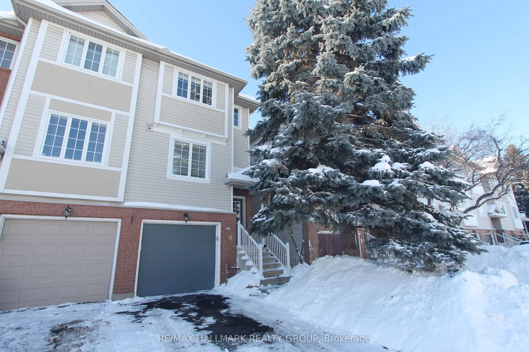 20 Yorkville Street, Carlington - Central Park, ON K2C 4B6