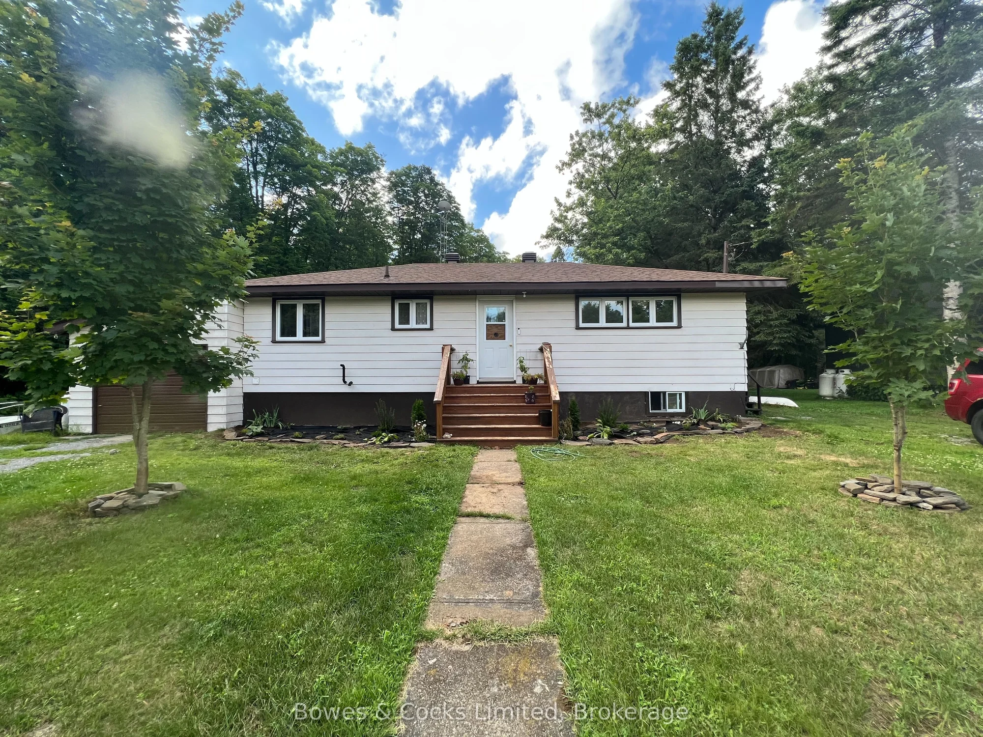 1052 Estates Road, Highlands East, ON K0L 1C0