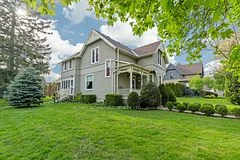 32 St Andrew Street S, St. Marys, ON N4X 1B2