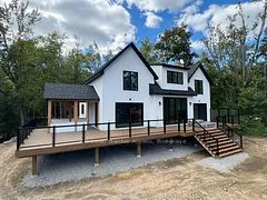 1031 Lionel Avenue, Muskoka Lakes, ON P0C 1A0