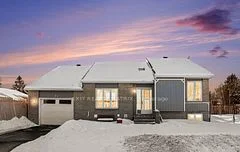 Detached in Russell