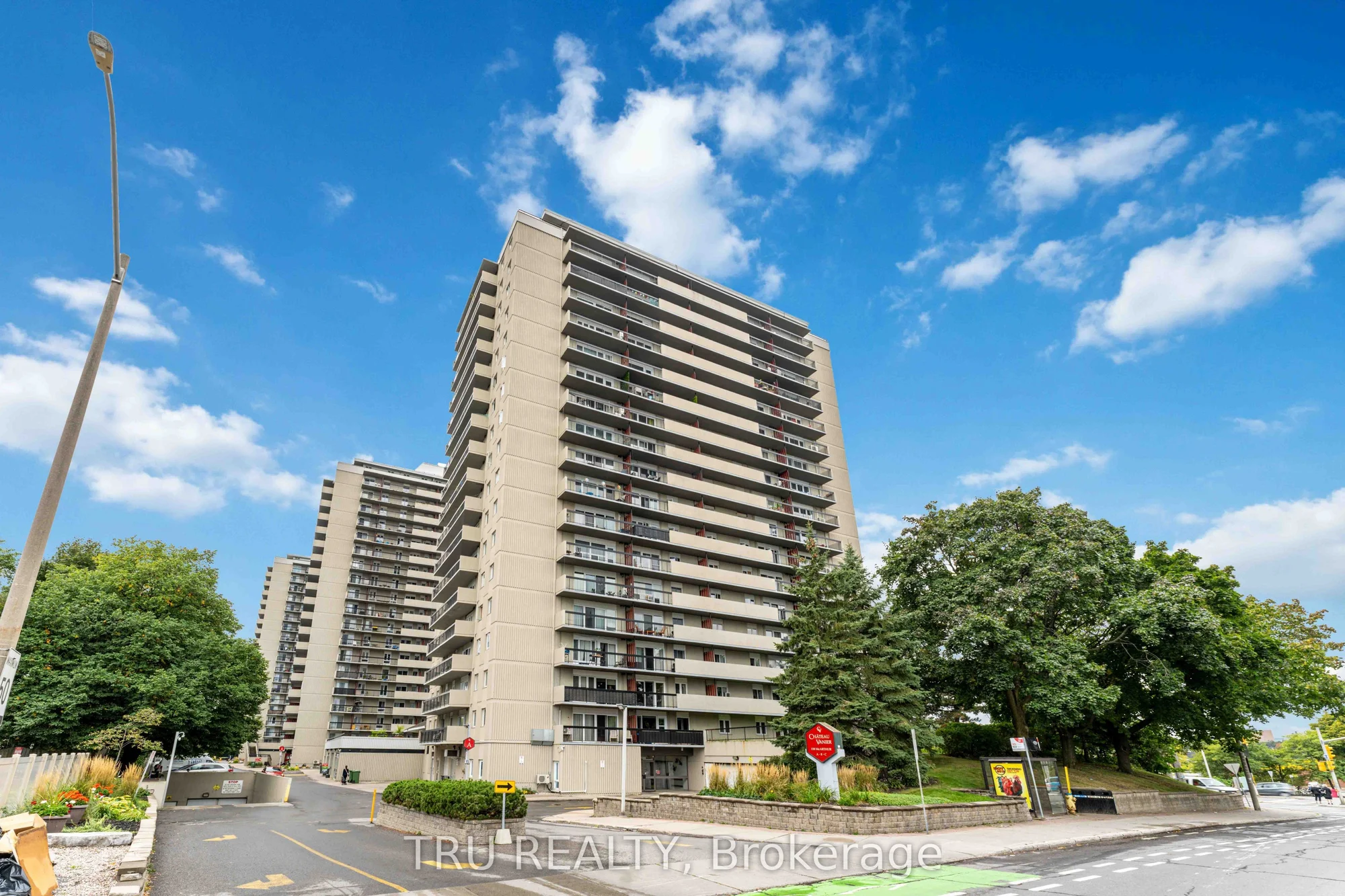 158a Mcarthur Avenue Ph4, Vanier And Kingsview Park, On K1l 7e7