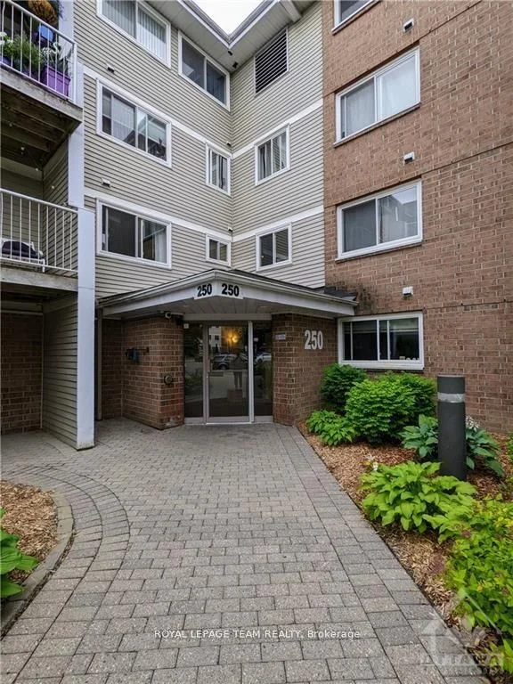 250 Brittany Drive 211, Manor Park - Cardinal Glen And Area, On K1k 4m1