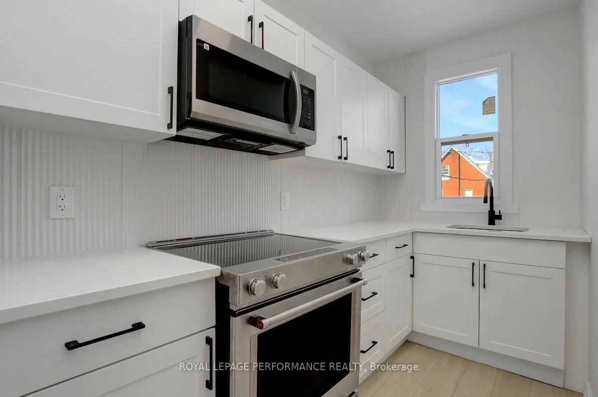 9 Larch Street 2, West Centre Town, ON K1R 6W4