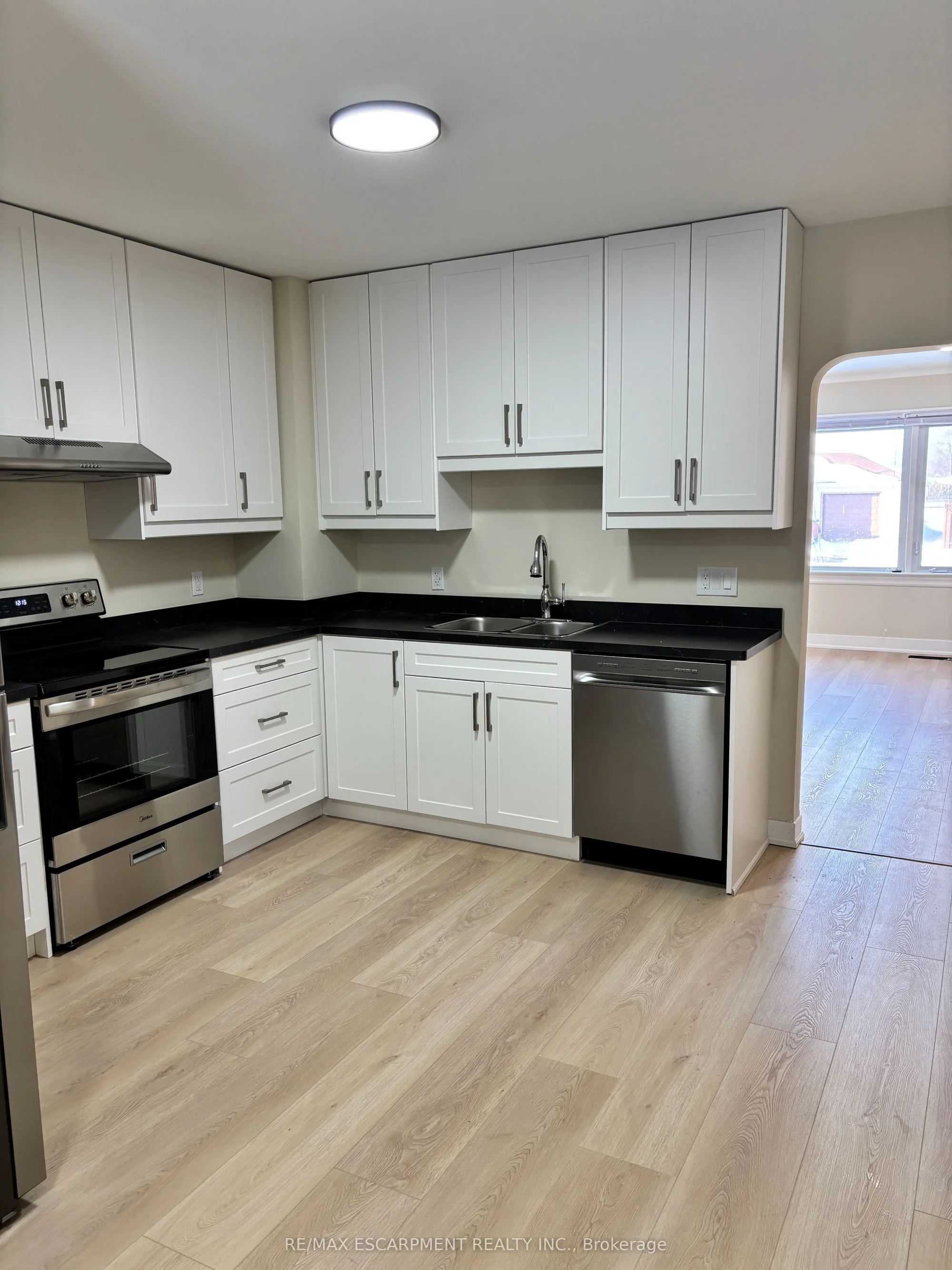 98 Brady Street Main, Port Colborne, ON L3K 3R6