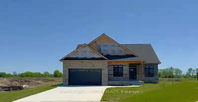 14 Lois Court, Lambton Shores, On N0m 1t0