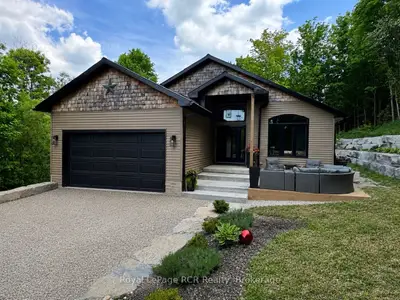 Detached in Grey Highlands