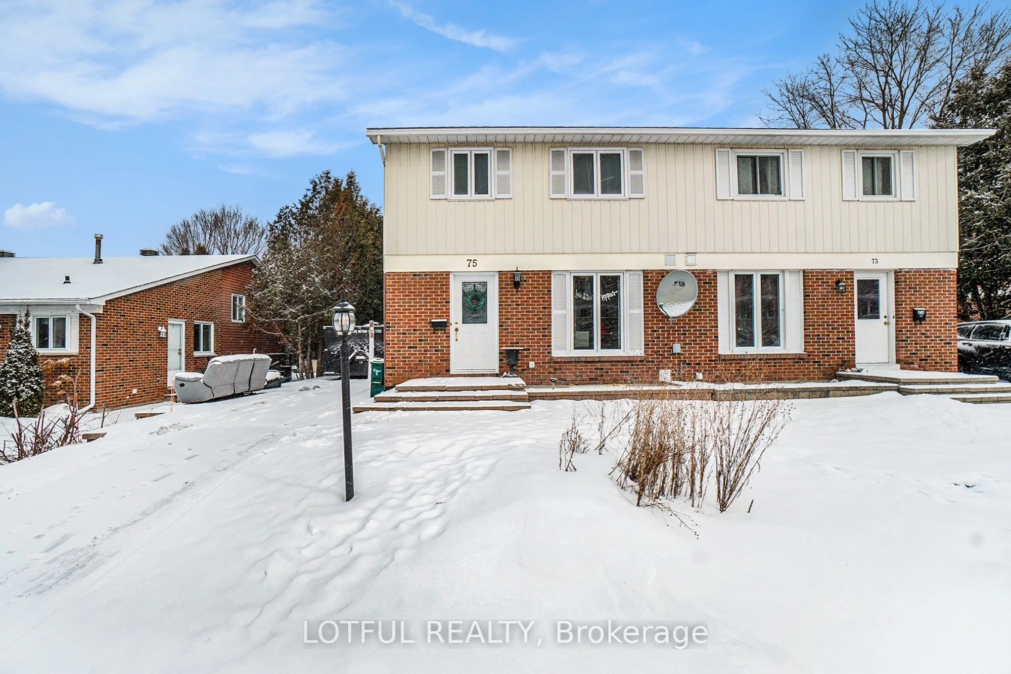 75 Dalehurst Drive B, Tanglewood - Grenfell Glen - Pineglen, ON K2G 3V1