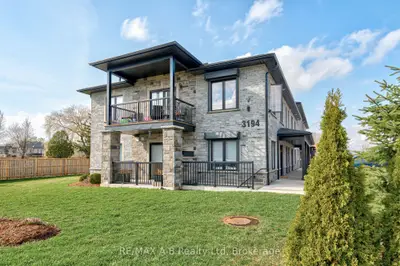 Condo Townhouse in Stratford