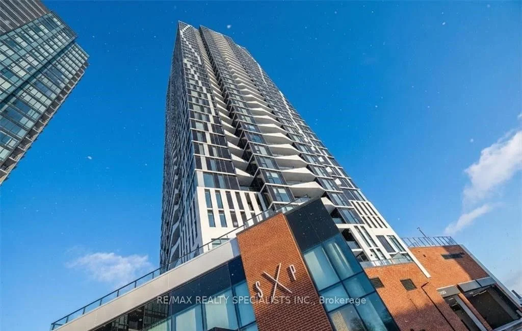 25 Wellington Street S 2104, Kitchener, ON N2G 0G5