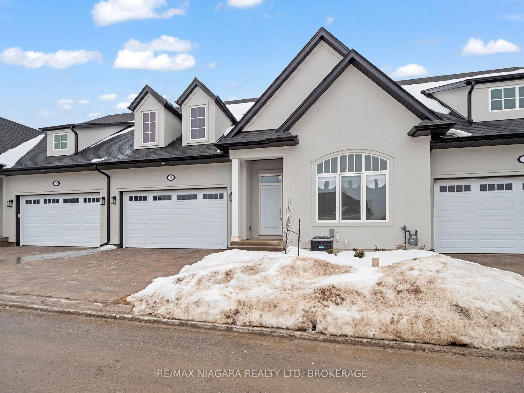 5 Butternut Crescent 2, Fort Erie, ON L0S 1N0