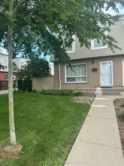 Semi-Detached Condo in Hamilton