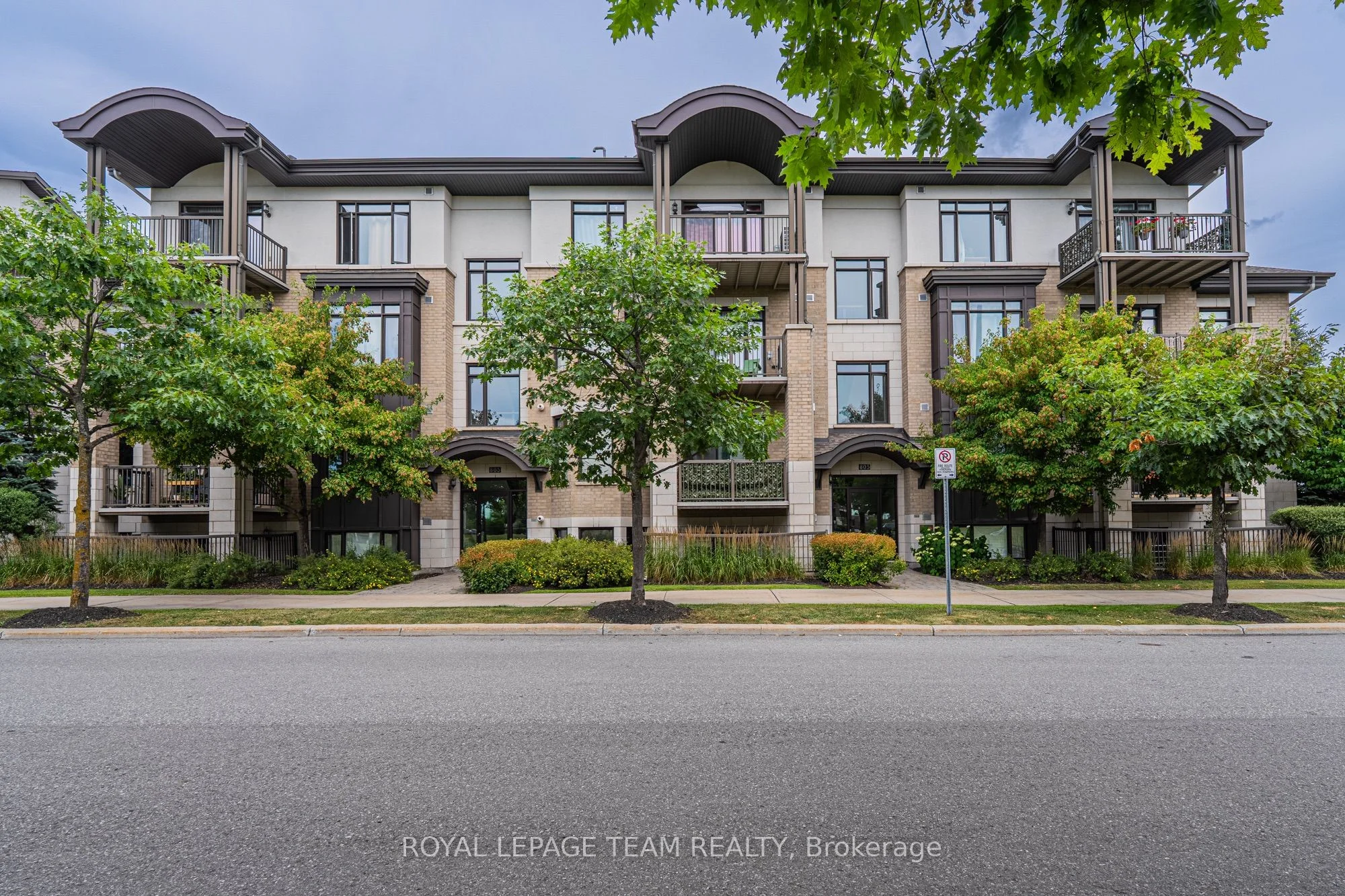 805 Beauparc Private 304, Cyrville - Carson Grove - Pineview, ON K1J 0B5