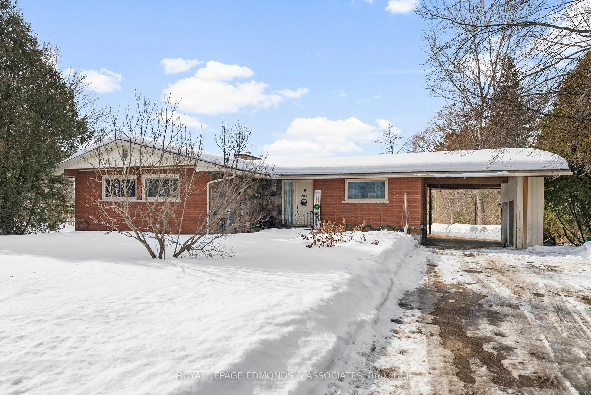 202 Mud Lake Road, Pembroke, ON K8A 6W4