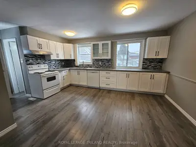 1004 Lawson Road, London North, ON N6G 3M2