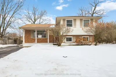 32 Rollscourt Gardens Upper, London North, ON N6G 1M1