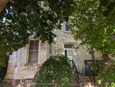 42 Wellington Street N, Woodstock, On N4s 6p3