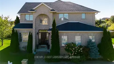 2016 Beaverbrook Avenue, London North, On N6h 5x3