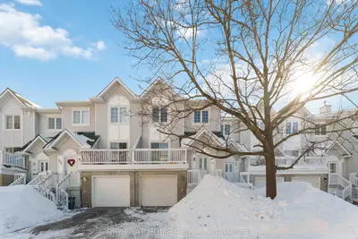 106 Castlegreen Private 86, Hunt Club - South Keys and Area, ON K1T 3N2