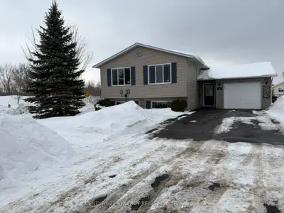 400 Sweezey Court, Pembroke, ON K8A 8S3