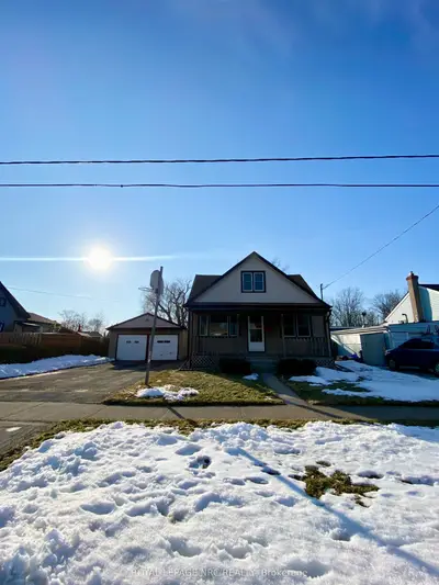 18 Pietz Avenue, Welland, ON L3C 1Z4