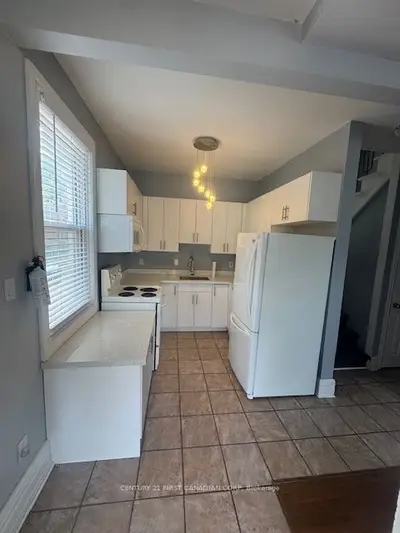 28 Oxford Street W, London North, On N6h 1r3