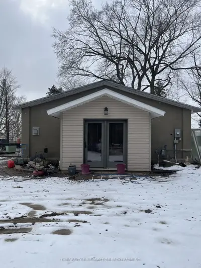 22617 Melbourne Road, Southwest Middlesex, ON N0L 1T0
