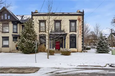 220 Nelson Street, Brantford, ON N3S 4C1