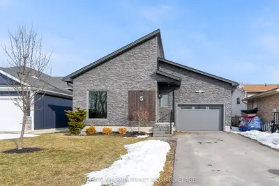 5 Heron Pointe Road, Port Colborne, ON L3K 6A9