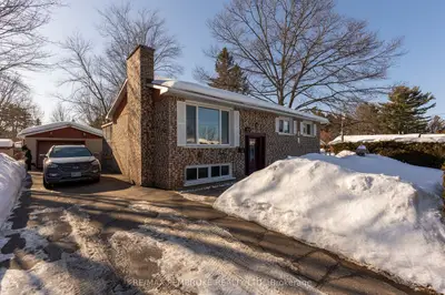 17 Roy Street, Petawawa, ON K8H 3A5