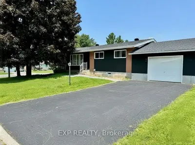 44 Sherry Lane B, South of Baseline to Knoxdale, ON K2G 3L8