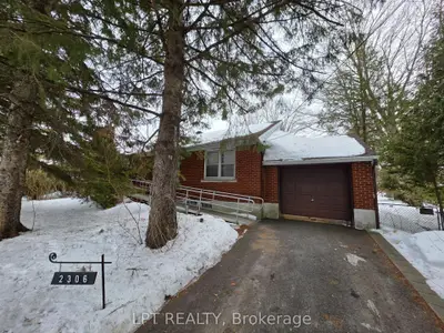 2306 Lawn Avenue, Woodroffe, On K2b 7b4