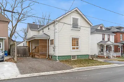 11 Albina Street, Welland, On L3c 1p2