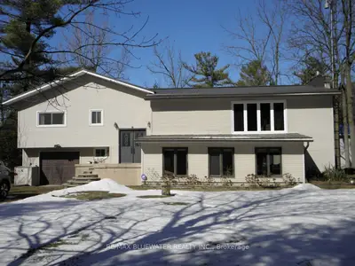 6386 Victoria Avenue, Lambton Shores, On N0n 1j2