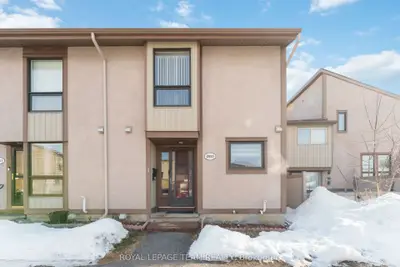 2053 Stonehenge Crescent 22, Cyrville - Carson Grove - Pineview, ON K1B 4N7