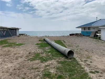 18094 Erie Shore Drive, Chatham-kent, On N0p 1a0