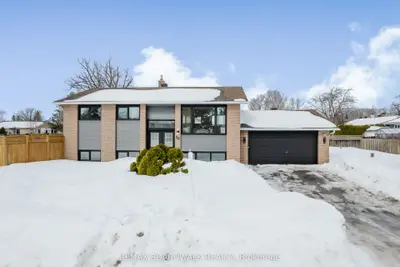 38 Courtney Road W, Kanata, ON K2L 1L8