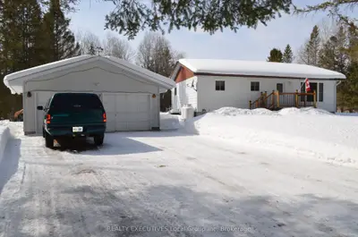 11 CHALET Road, Powassan, ON P0H 2L0