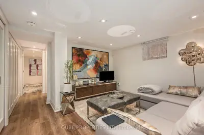 116 Cartier Street C, Ottawa Centre, On K2p 1k5