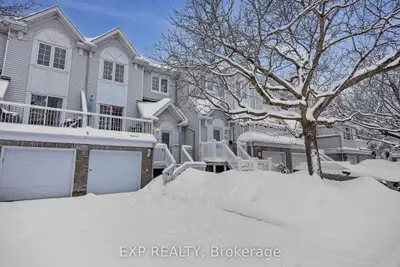 48 Castlegreen Private, Hunt Club - South Keys and Area, ON K1T 3N4